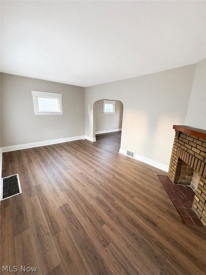 4267 W 21st St - Photo 2 of 8