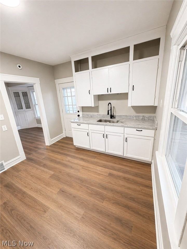 4267 W 21st St - Photo 4 of 8