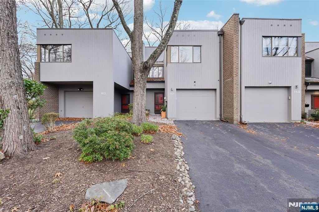 161 Pond Dr - Photo 2 of 34