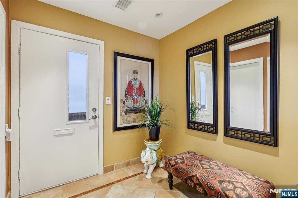 161 Pond Dr - Photo 3 of 34