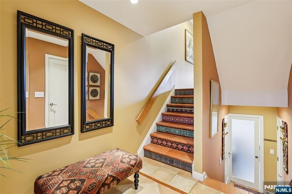 161 Pond Dr - Photo 4 of 34