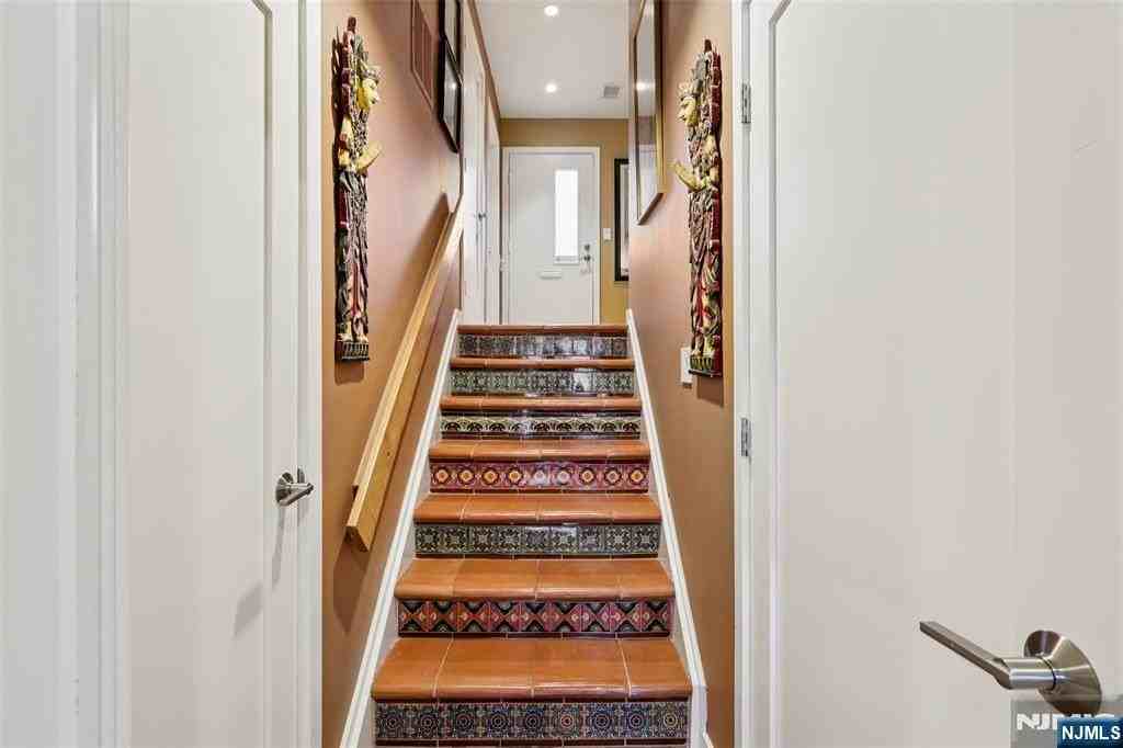 161 Pond Dr - Photo 5 of 34