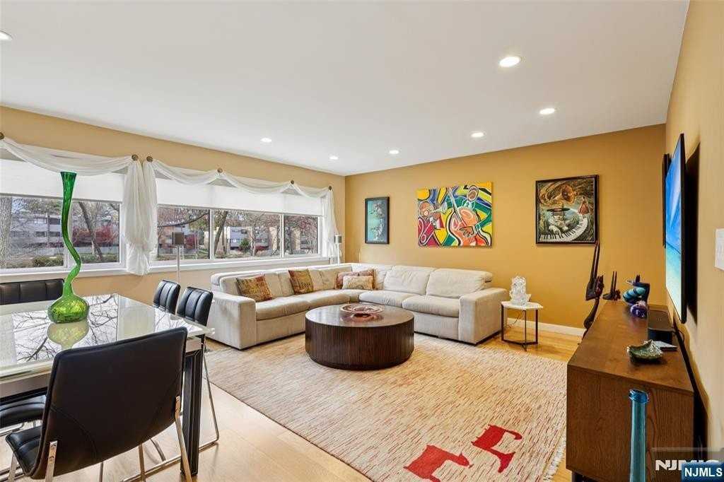 161 Pond Dr - Photo 7 of 34