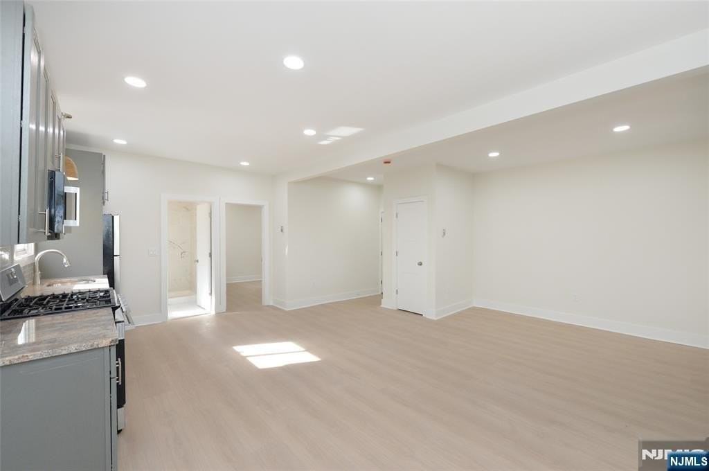 255 Rea Ave - Photo 3 of 11