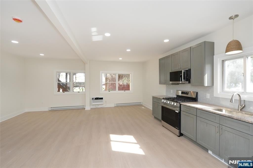 255 Rea Ave - Photo 4 of 11