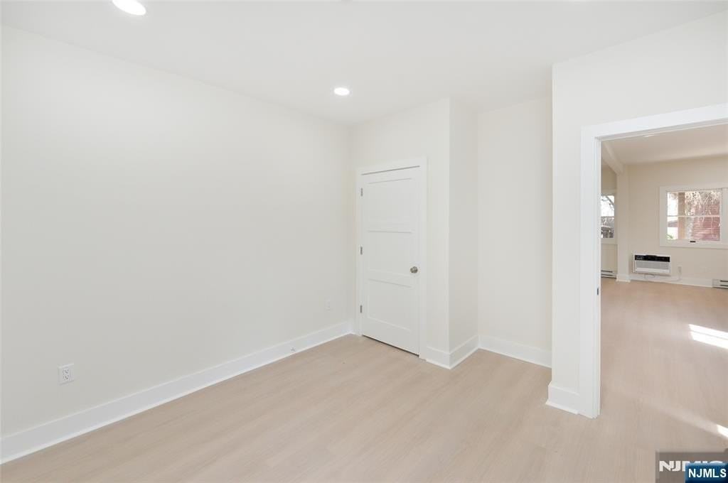 255 Rea Ave - Photo 6 of 11