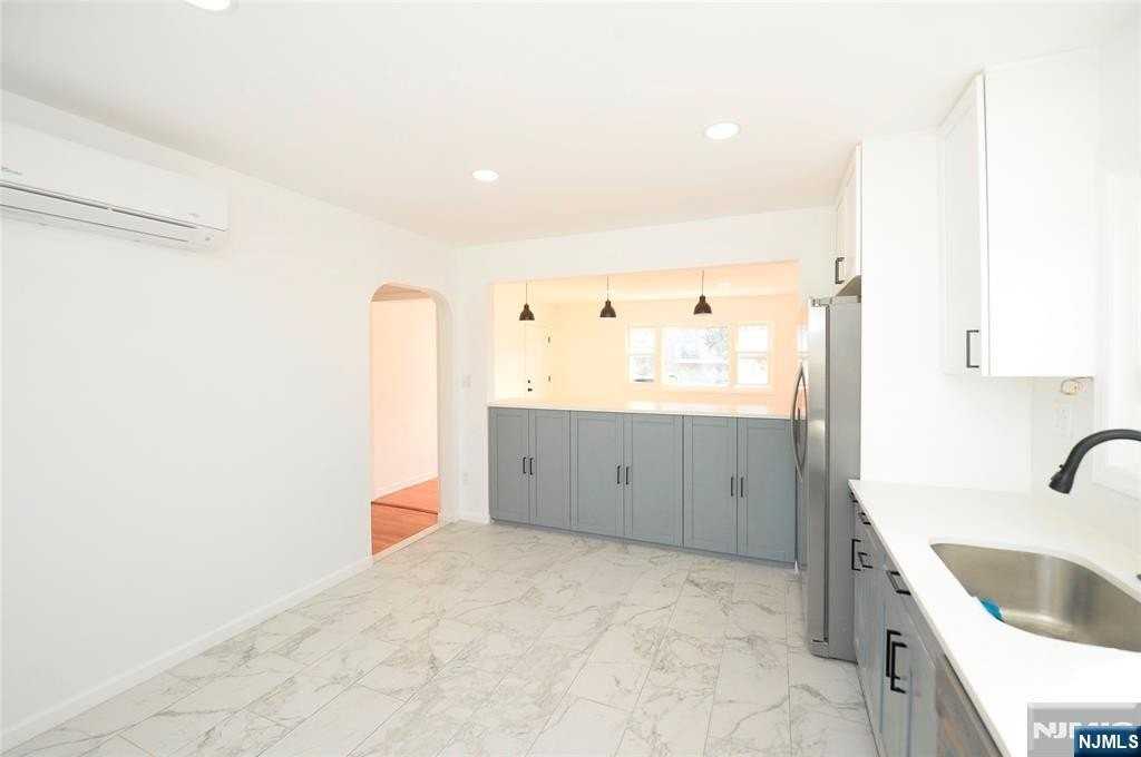 319 7th St - Photo 5 of 16