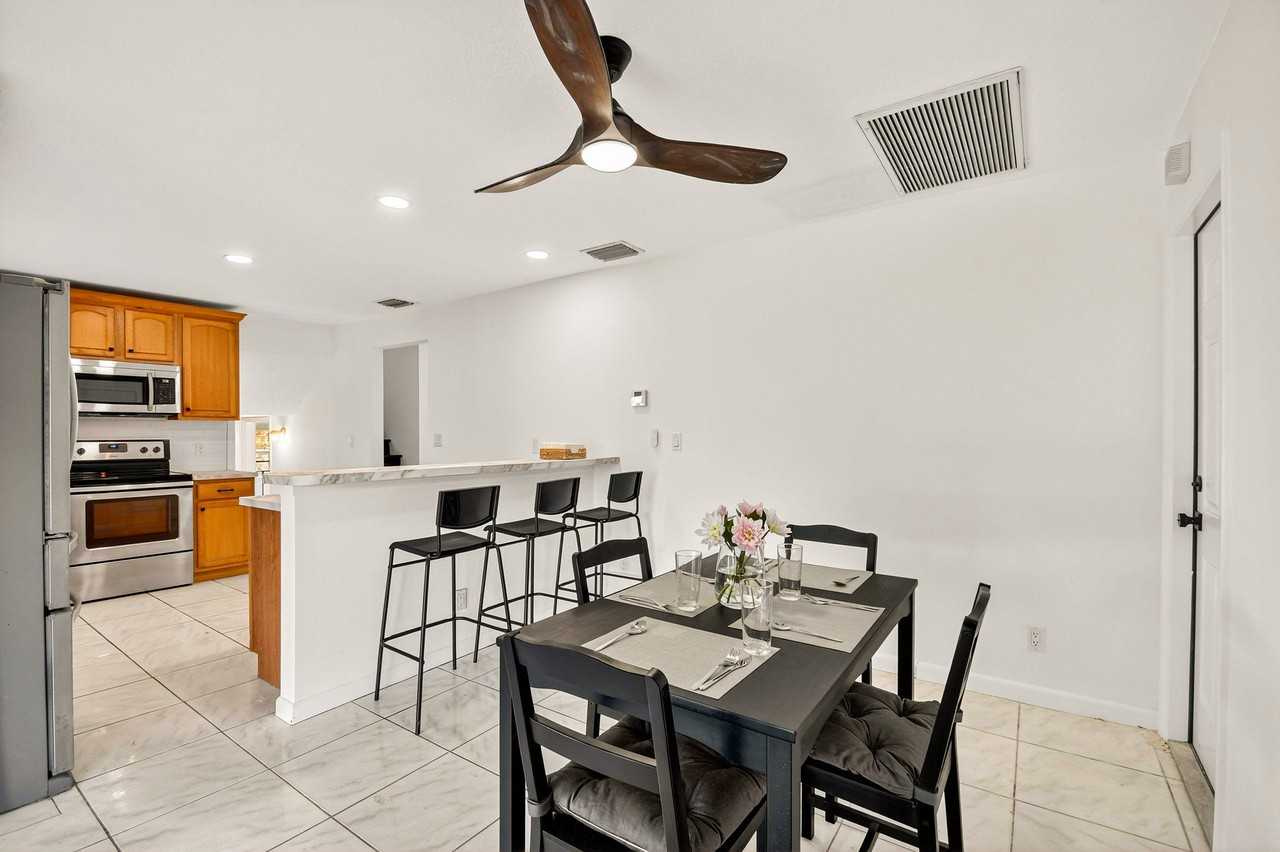 40th St - Photo 2 of 19