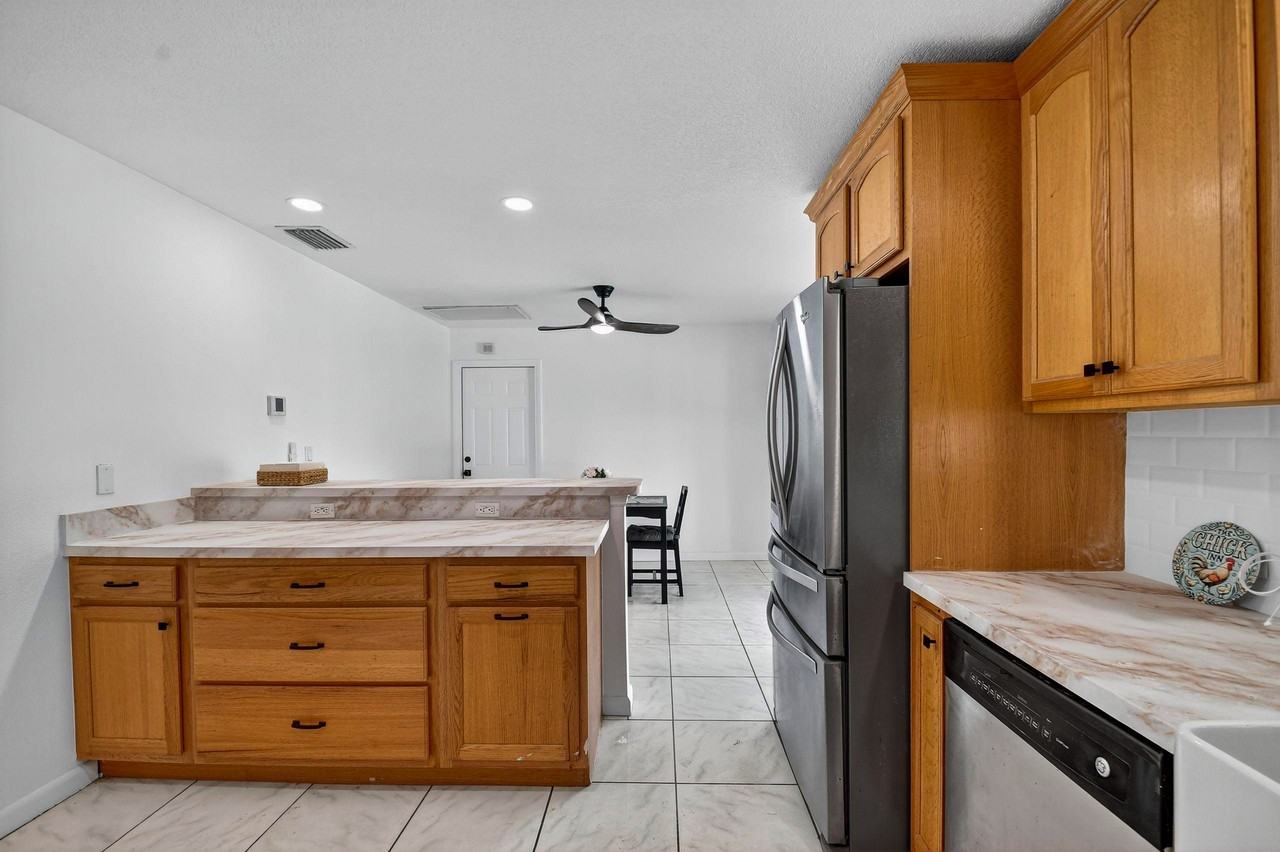 40th St - Photo 3 of 19