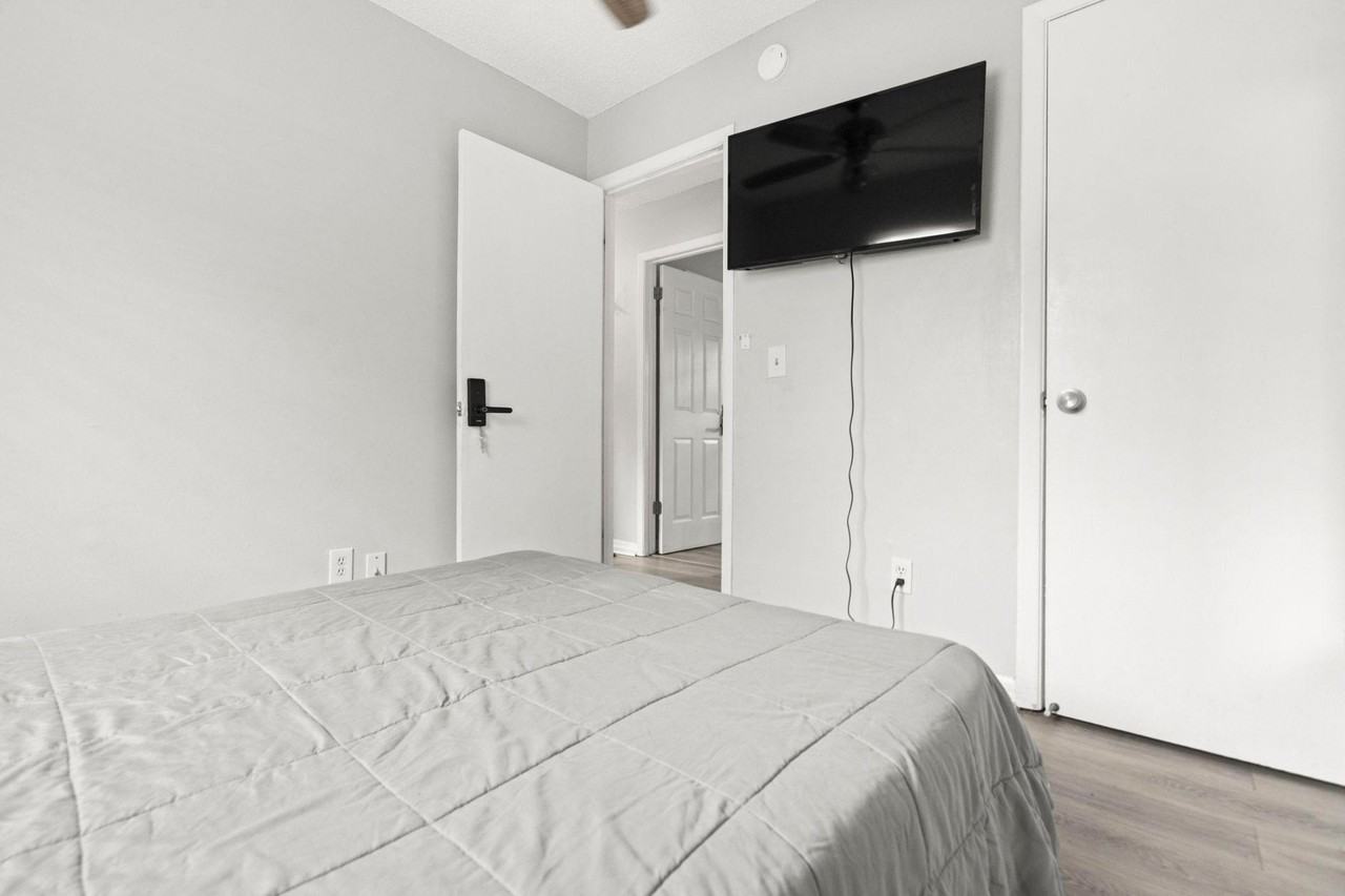 Oak Village Dr - Photo 2 of 4