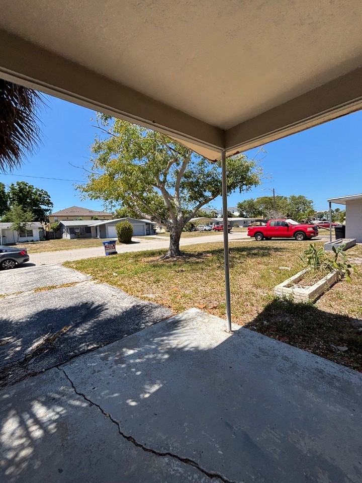 172 38th Ave Se - Photo 3 of 19