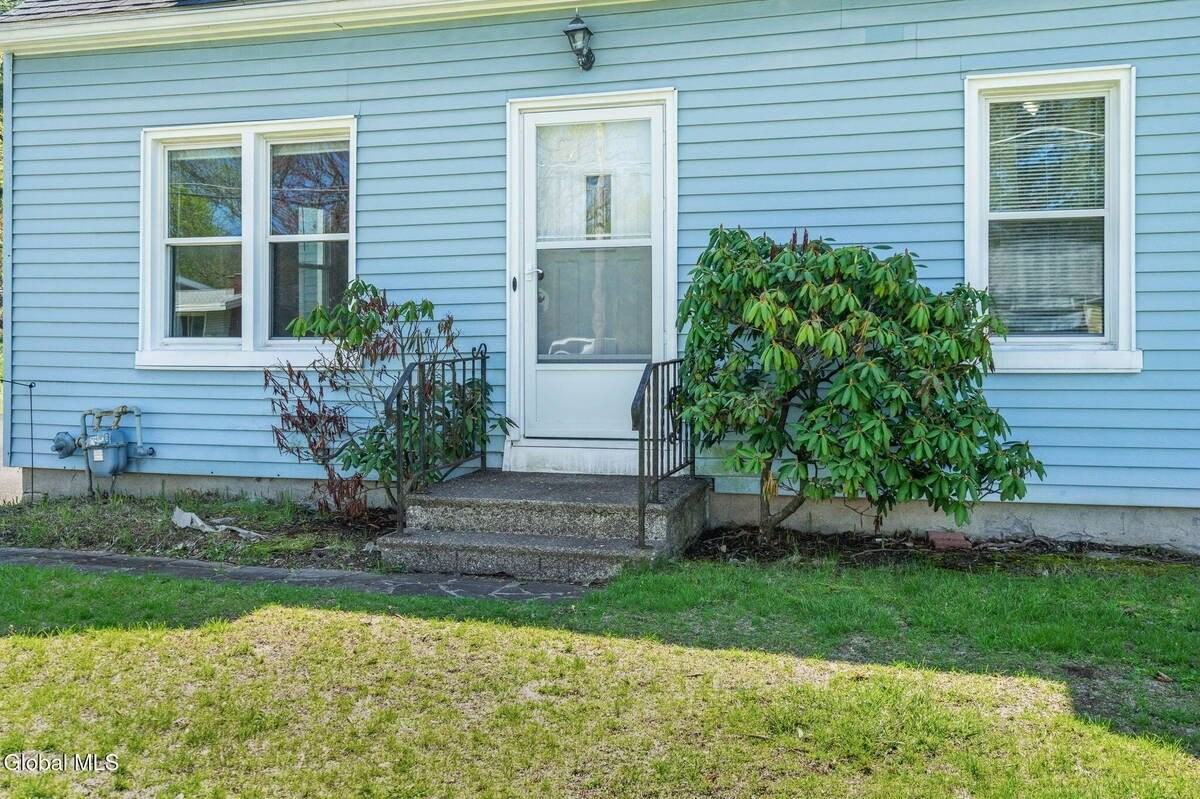 234 Osborne Rd - Photo 4 of 36