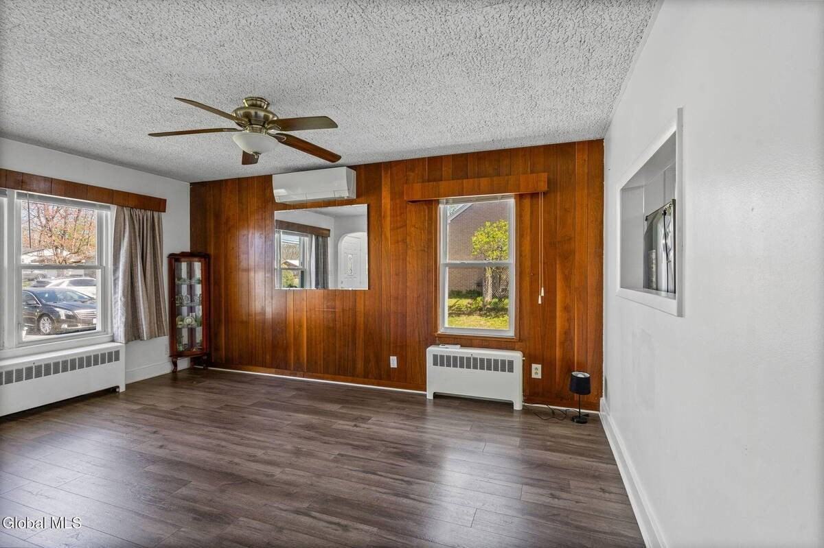 234 Osborne Rd - Photo 6 of 36