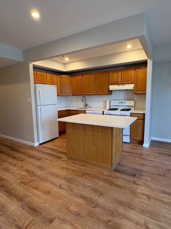 1416 Outlook Ave - Photo 2 of 8