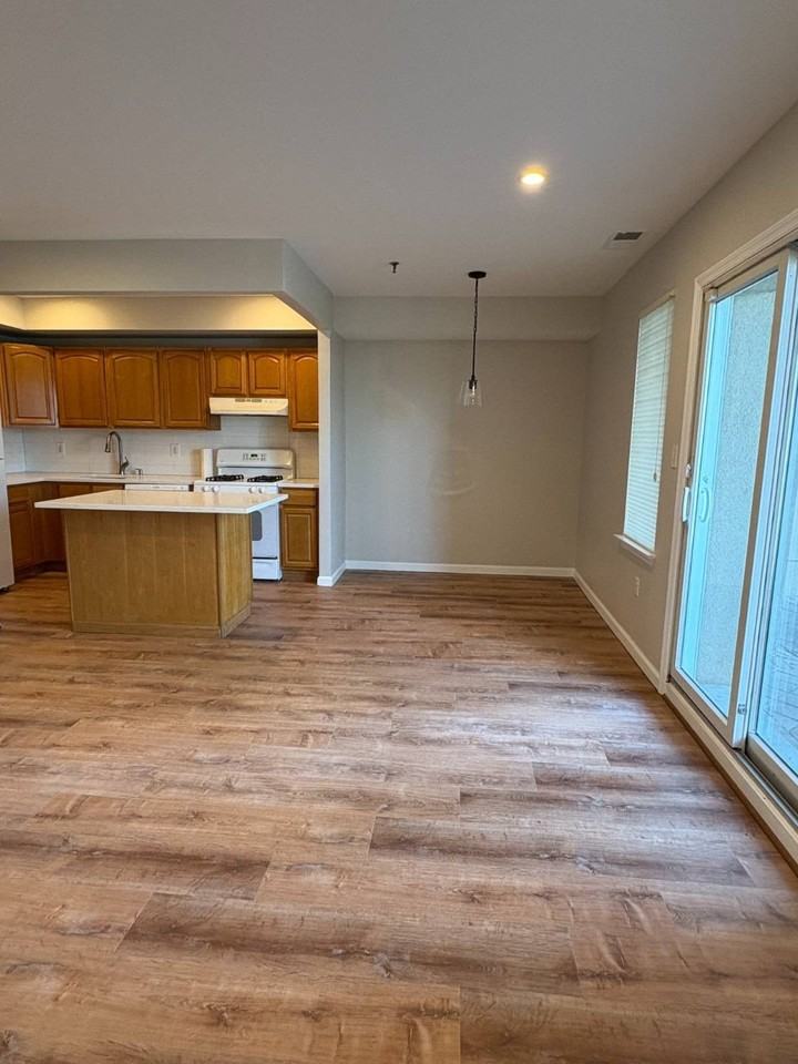 1416 Outlook Ave - Photo 3 of 8