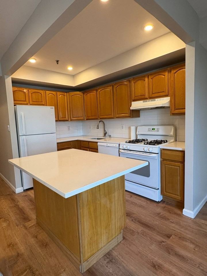 1416 Outlook Ave - Photo 4 of 8