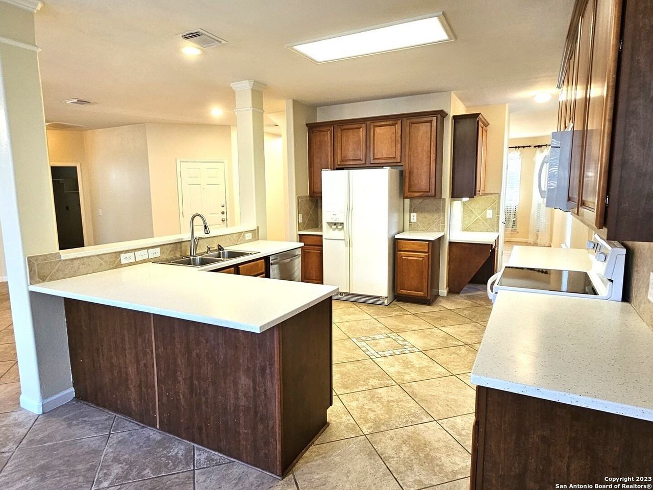 1507 Lookout Pt - Photo 3 of 36