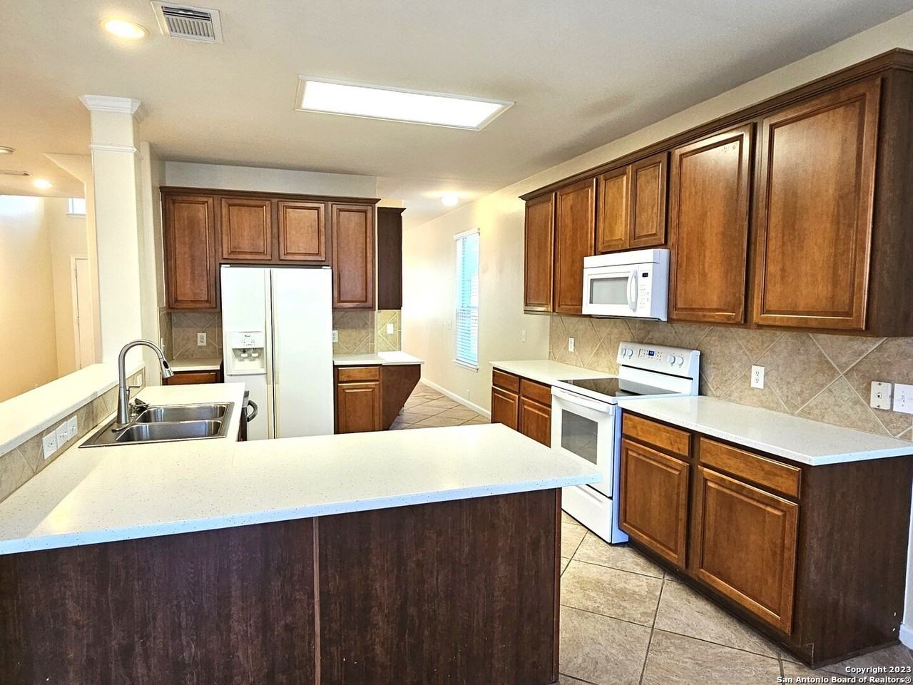 1507 Lookout Pt - Photo 4 of 36