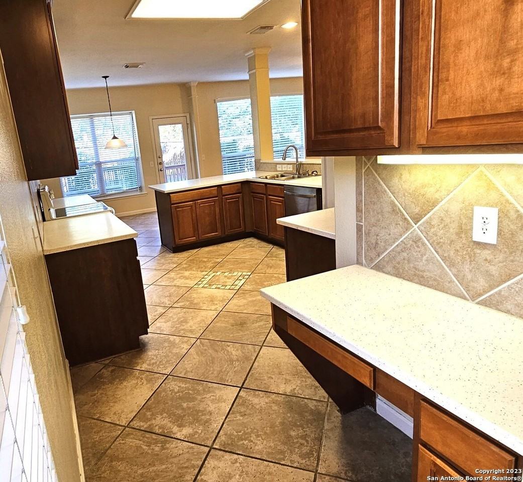 1507 Lookout Pt - Photo 6 of 36