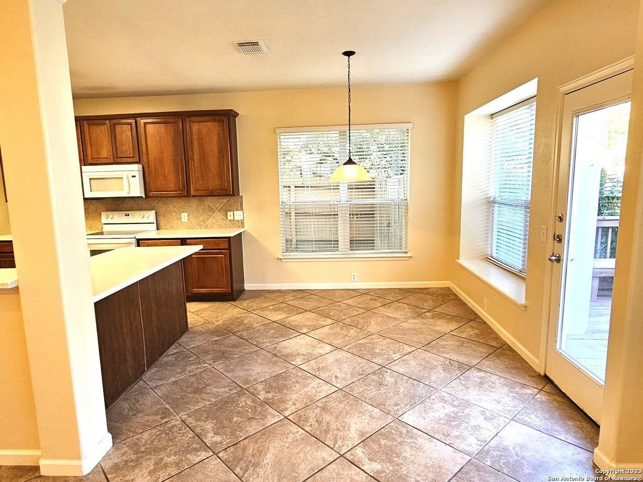 1507 Lookout Pt - Photo 7 of 36