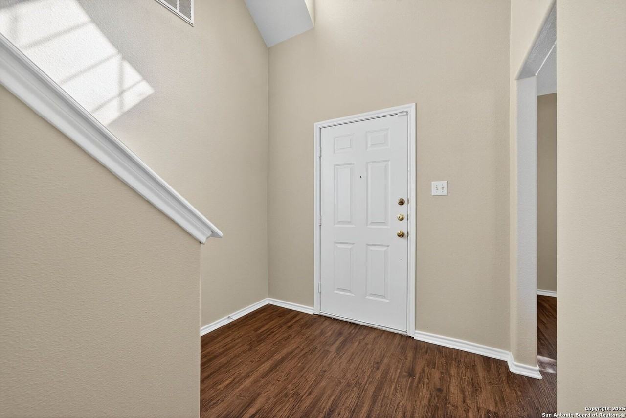 1028 Gate Creek Ln - Photo 5 of 32