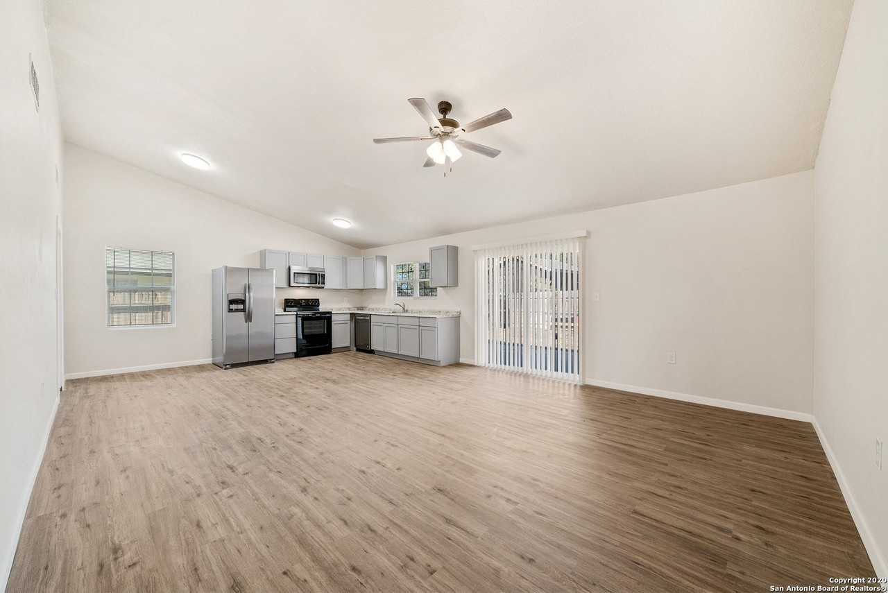 4307 Las Cruces St - Photo 4 of 27