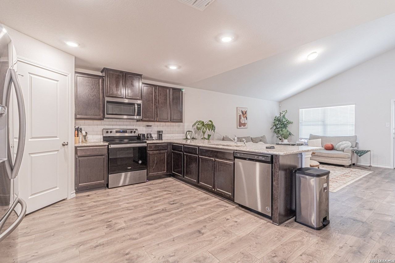 7019 Capella Cv - Photo 6 of 46