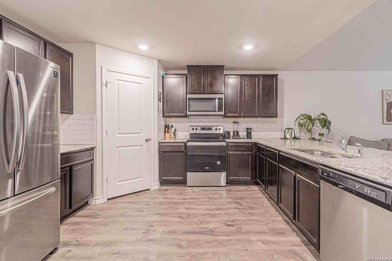 7019 Capella Cv - Photo 7 of 46