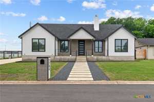 featured image of 2204 Magnolia Dr