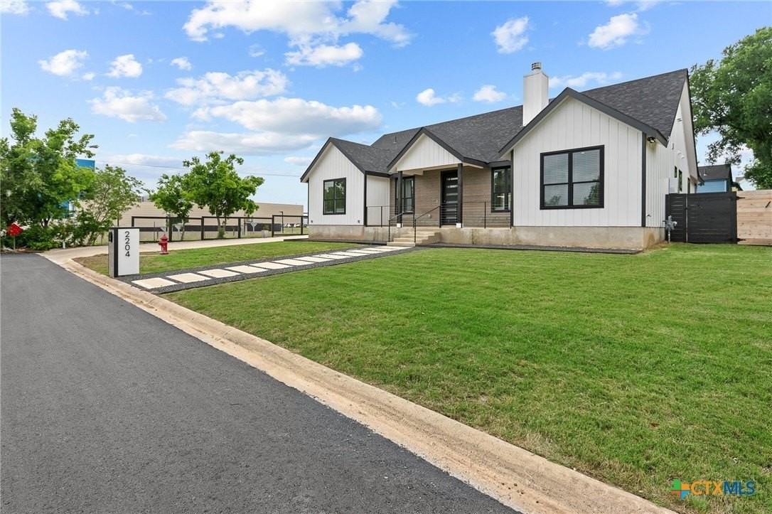 2204 Magnolia Dr - Photo 2 of 48