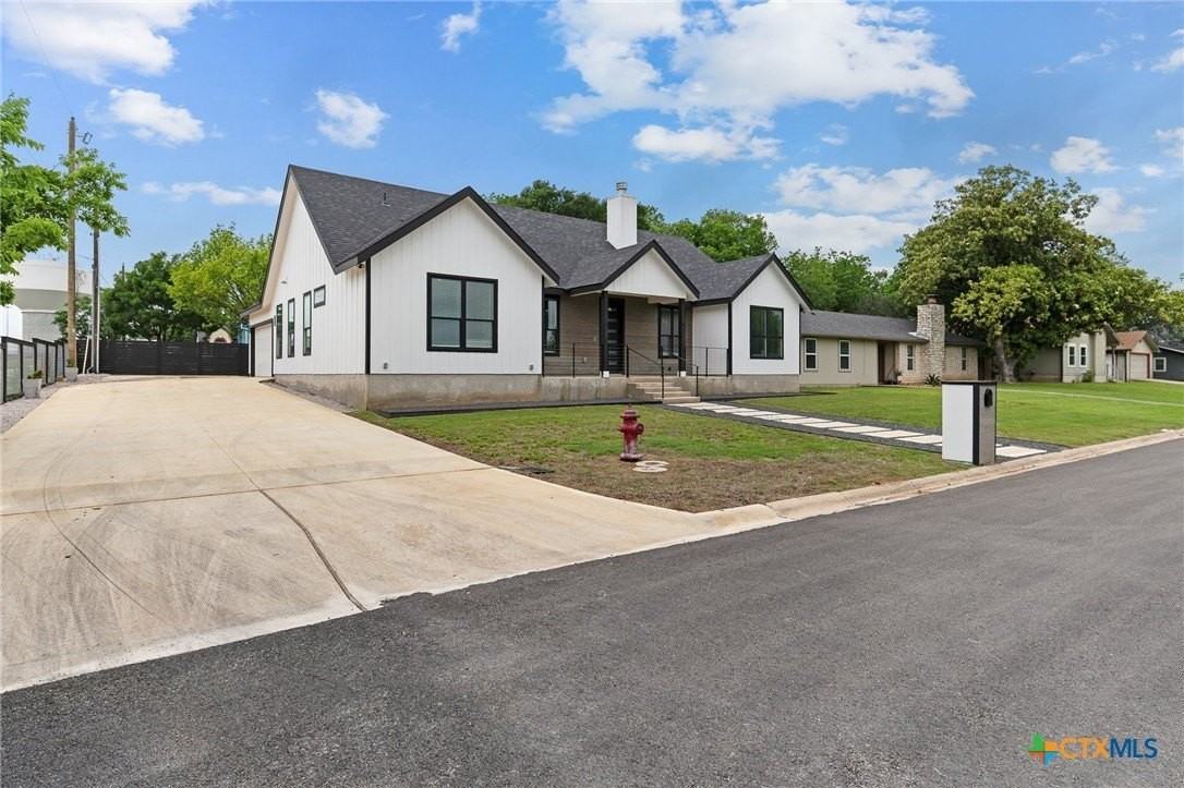 2204 Magnolia Dr - Photo 3 of 48