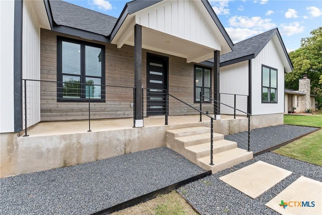 2204 Magnolia Dr - Photo 4 of 48