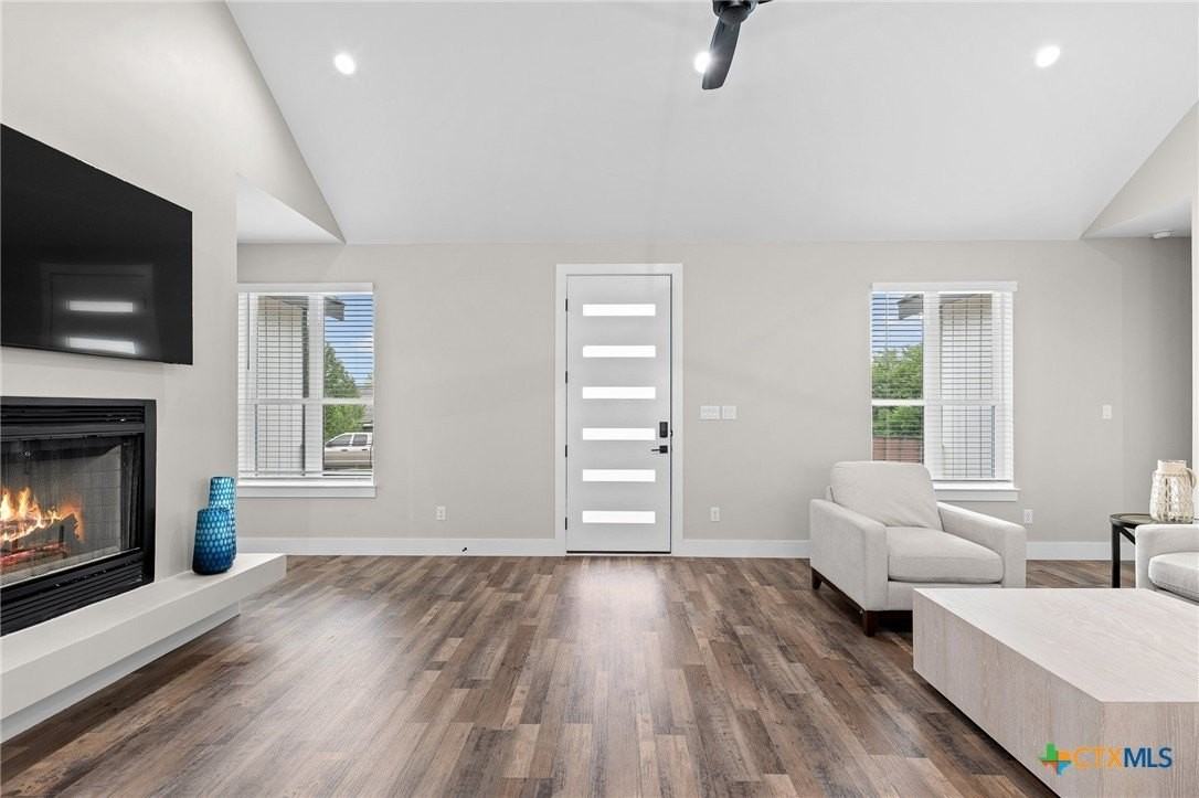 2204 Magnolia Dr - Photo 5 of 48