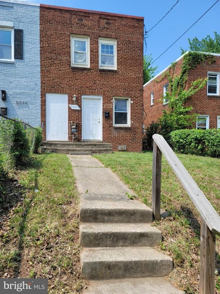 5037 Benning Rd Se - Photo 2 of 8