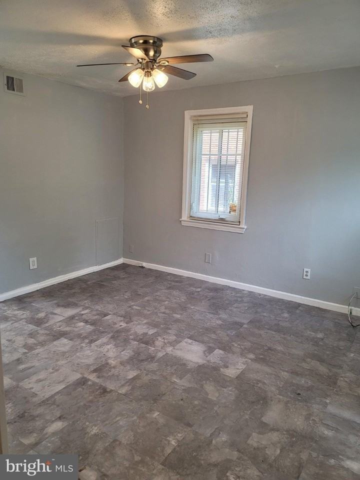 5037 Benning Rd Se - Photo 3 of 8