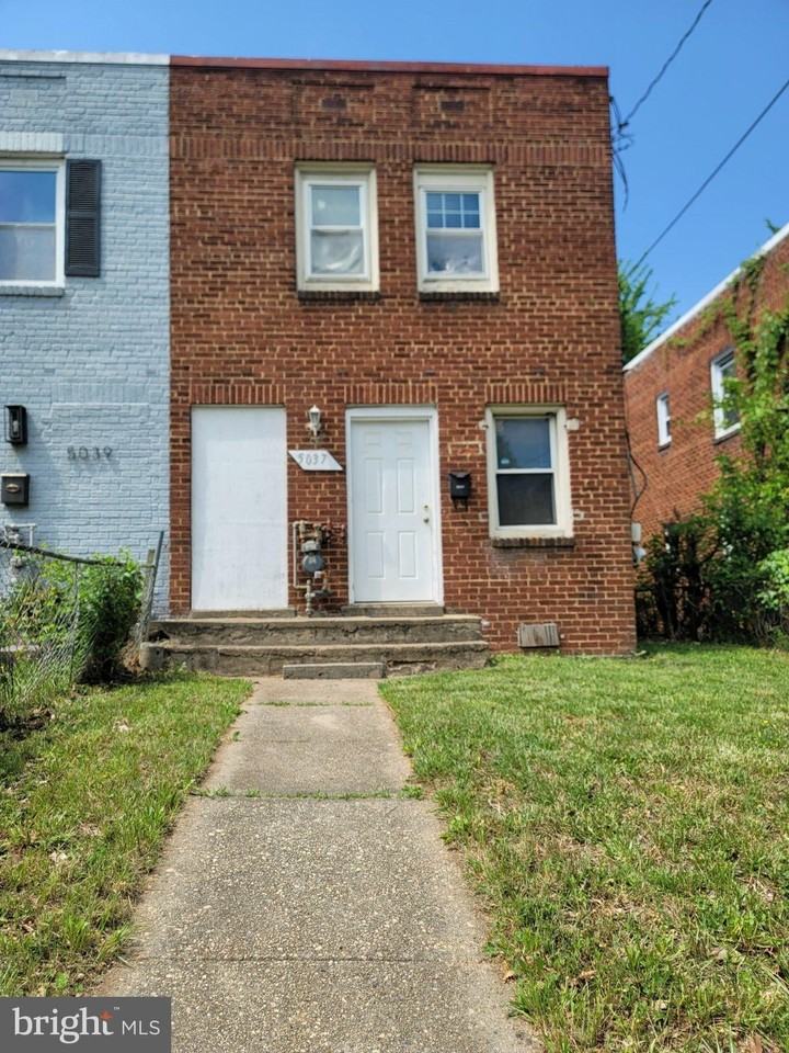 5037 Benning Rd Se - Photo 2 of 13