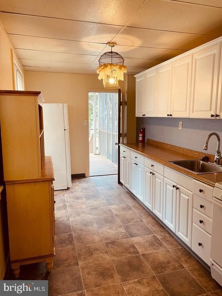 249 5th Ave - Photo 4 of 10