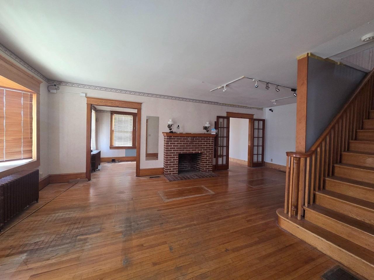 101 N Broadway - Photo 7 of 34