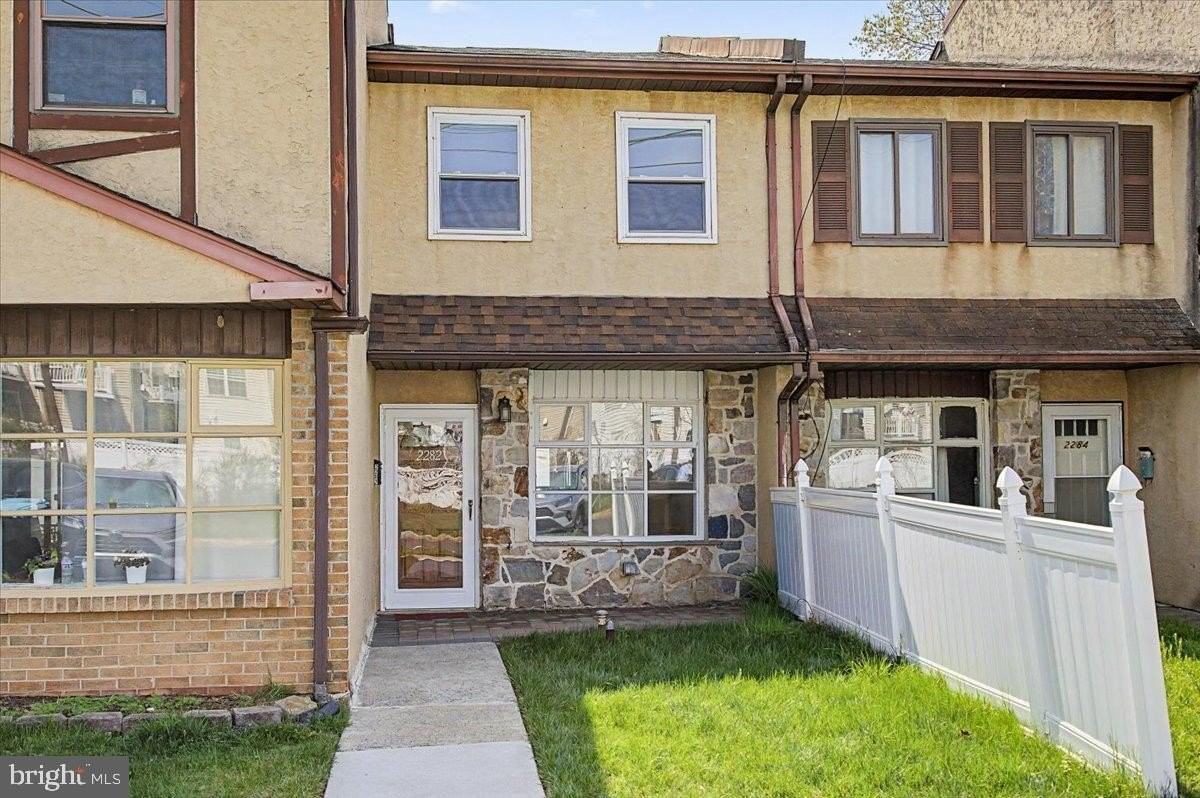 2282 Suzann Dr - Photo 2 of 38