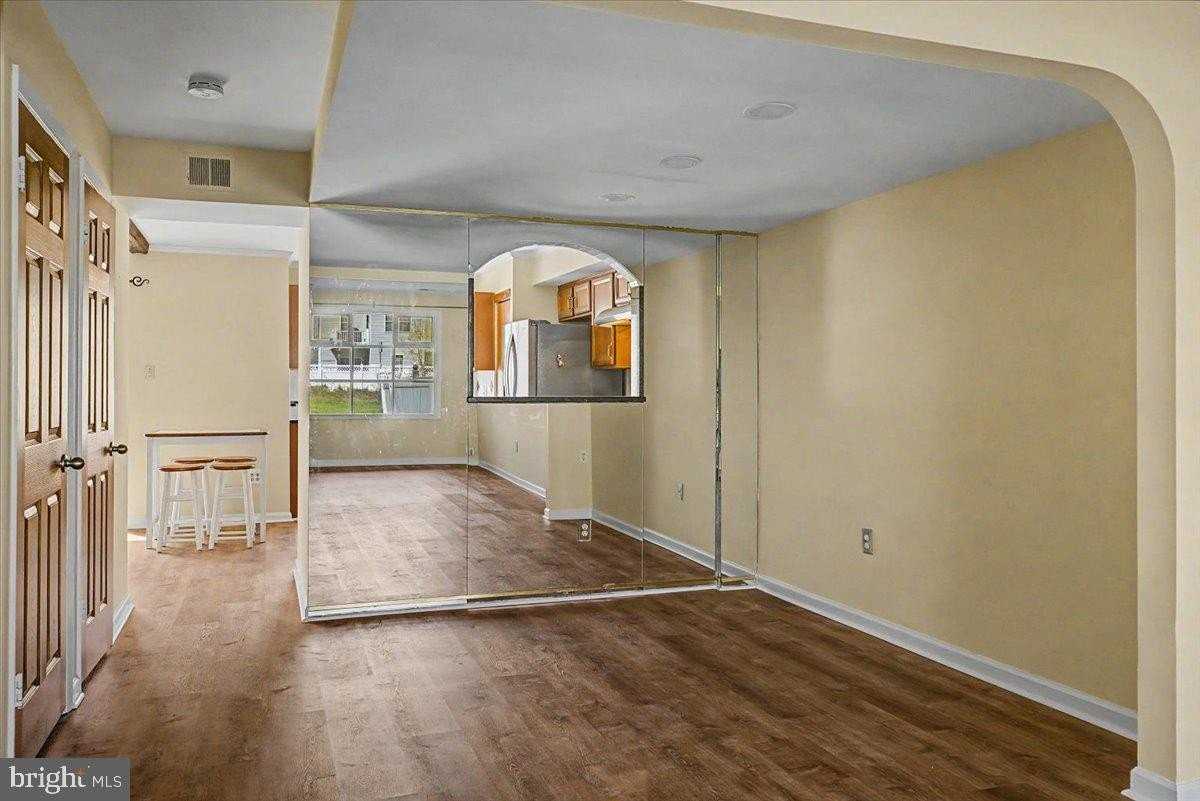 2282 Suzann Dr - Photo 7 of 38