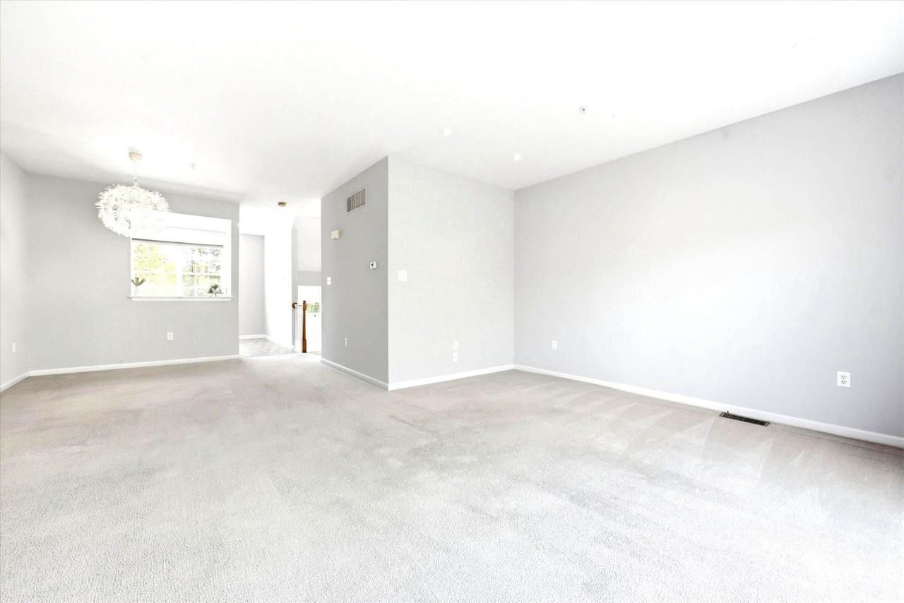 248 Roosevelt Ave - Photo 6 of 27