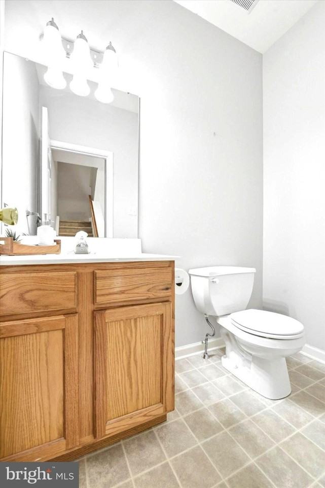 248 Roosevelt Ave - Photo 7 of 27