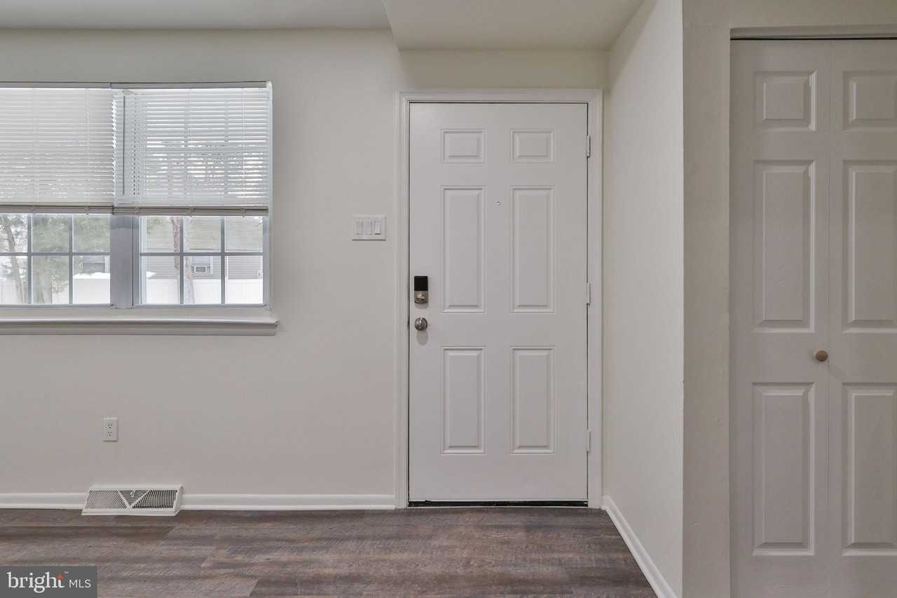 305 S Warminster Rd #D5 - Photo 2 of 34