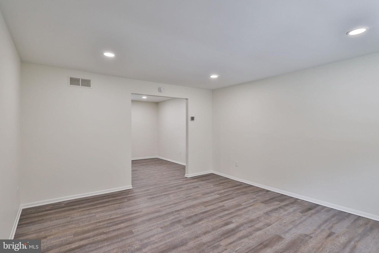 305 S Warminster Rd #D5 - Photo 3 of 34