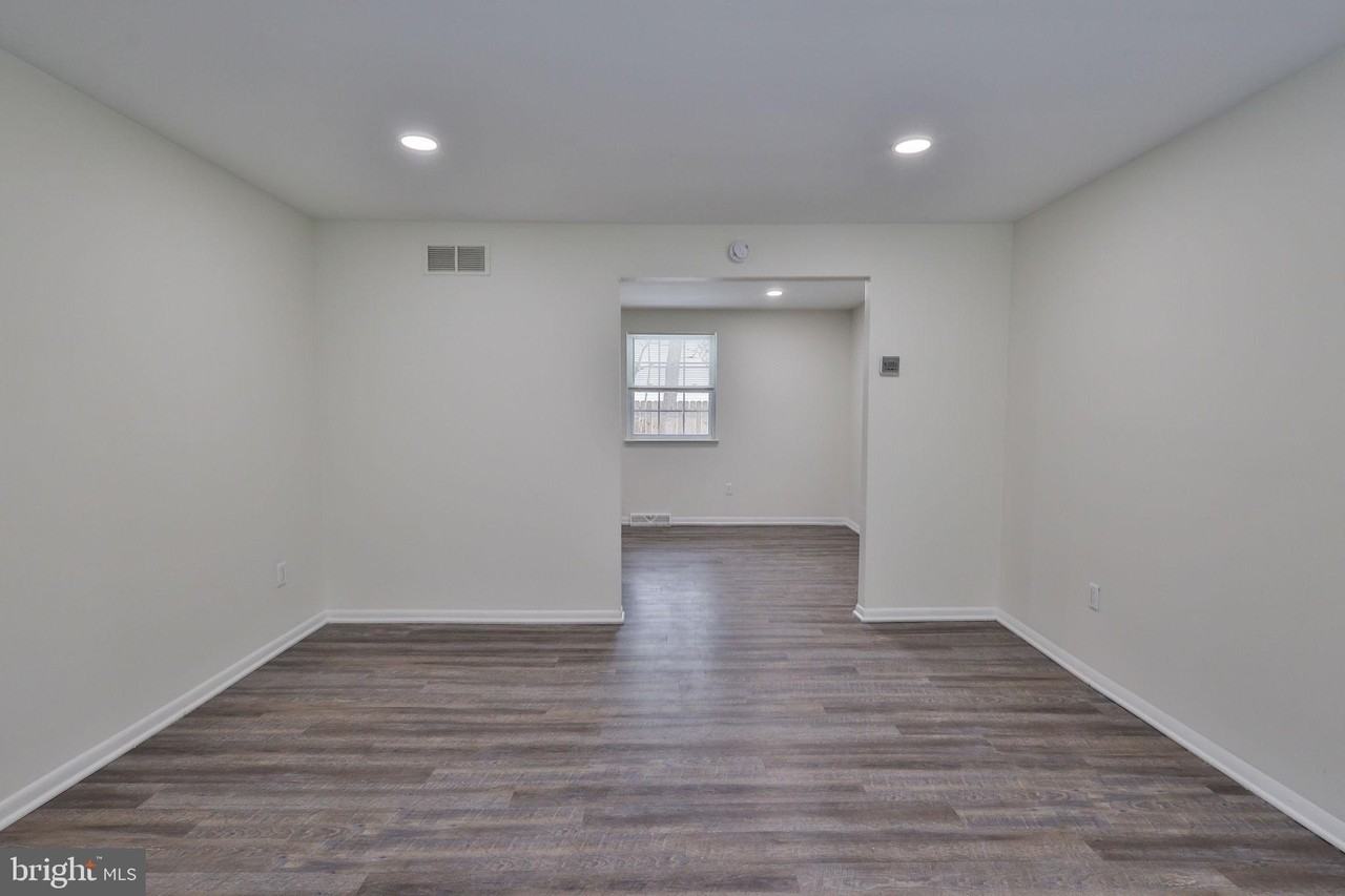 305 S Warminster Rd #D5 - Photo 4 of 34