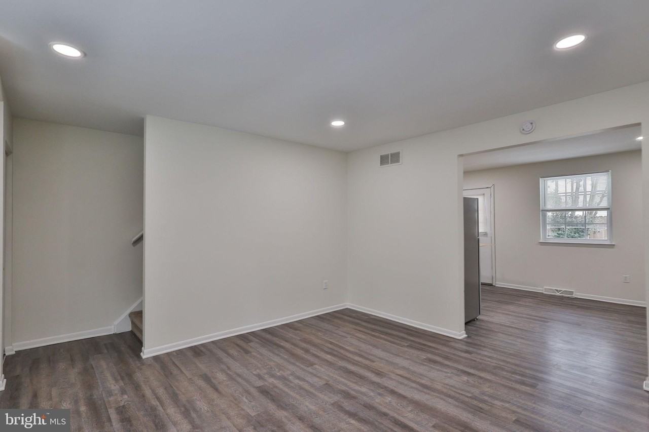 305 S Warminster Rd #D5 - Photo 5 of 34