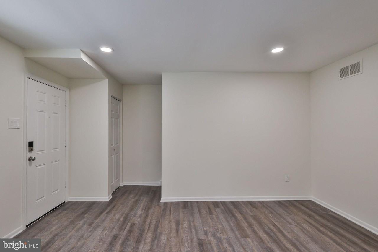 305 S Warminster Rd #D5 - Photo 6 of 34