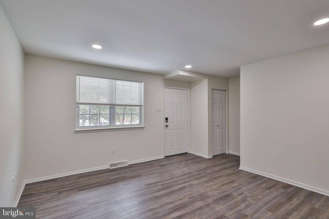 305 S Warminster Rd #D5 - Photo 7 of 34