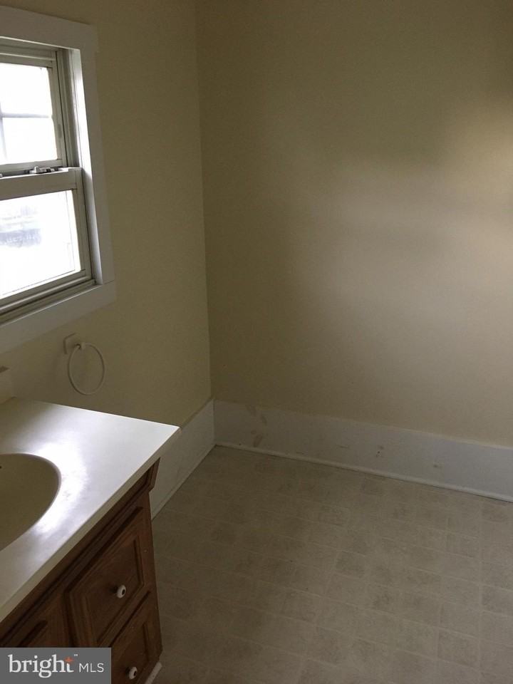 309 Brower Ave - Photo 4 of 21