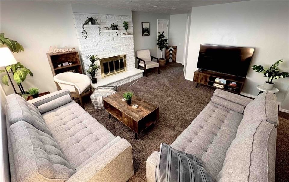 1761 E Southwoodside Dr - Photo 2 of 17